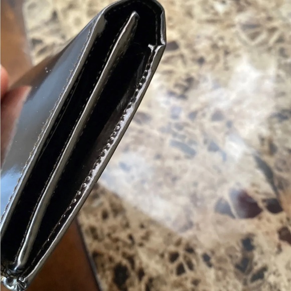 LOW START Christian Dior patent long wallet - Picture 4 of 9